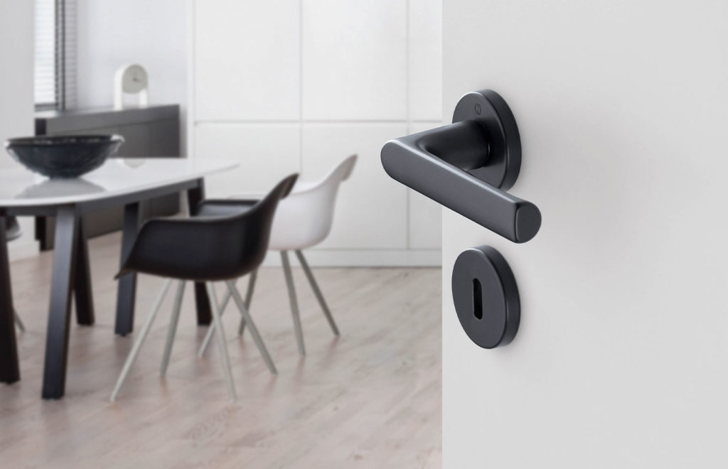 HOPPE Quick-FitPlus – Artık Standart Rozetler ve Kapaklar İçin de Uygun